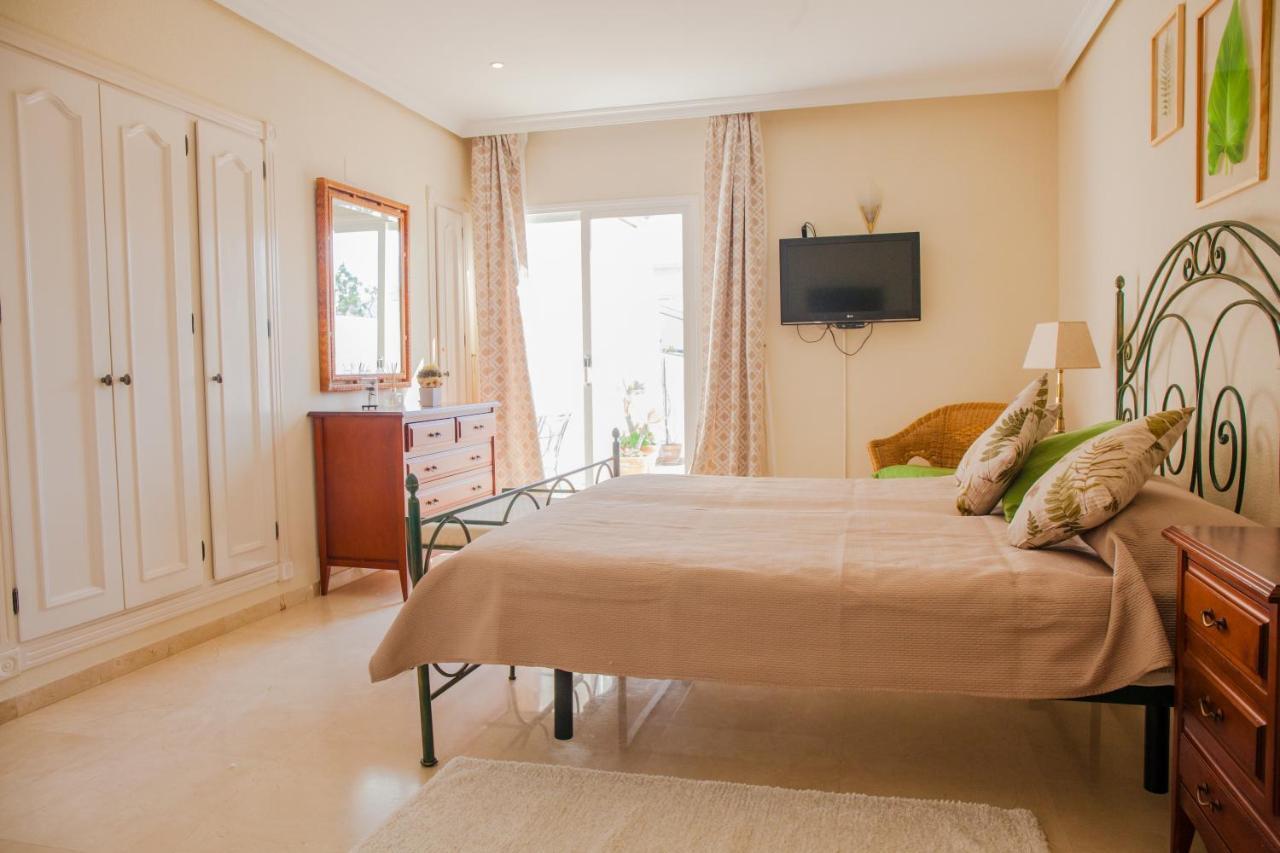 Dominion Apartments Естепона Екстериор снимка
