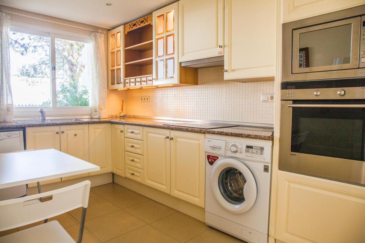 Dominion Apartments Естепона Екстериор снимка