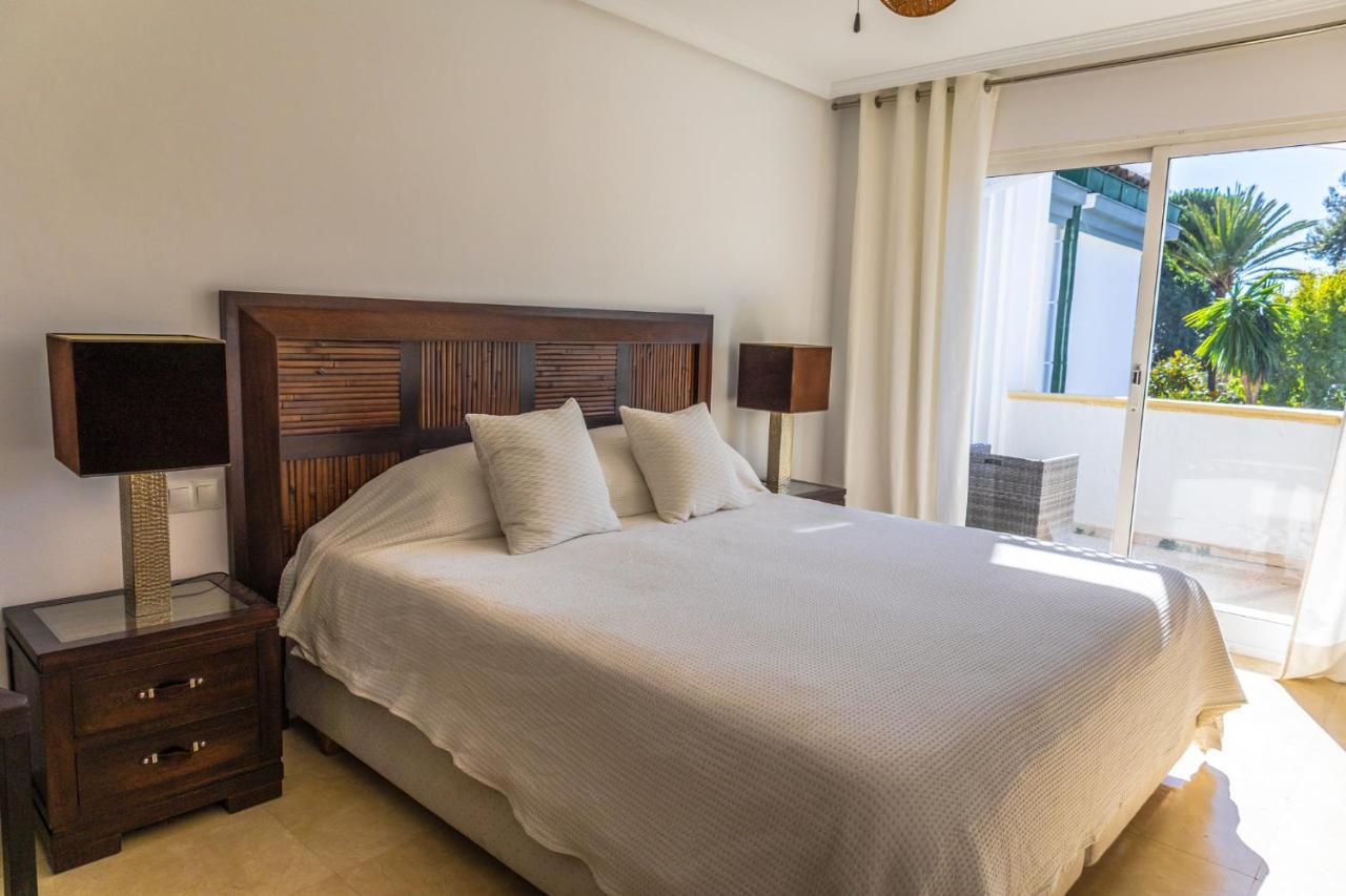 Dominion Apartments Естепона Екстериор снимка