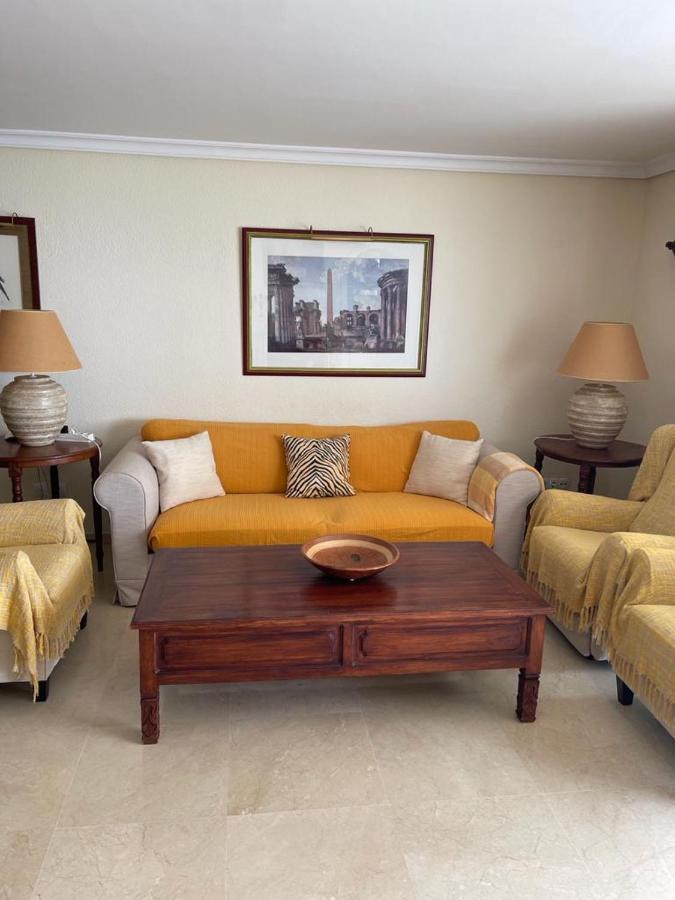Dominion Apartments Естепона Екстериор снимка