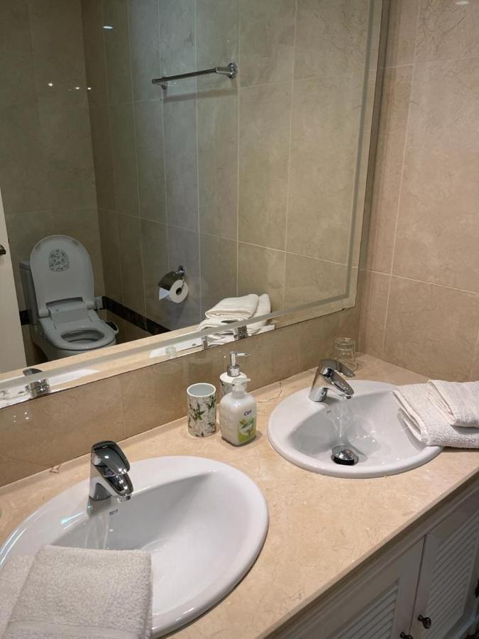 Dominion Apartments Естепона Екстериор снимка