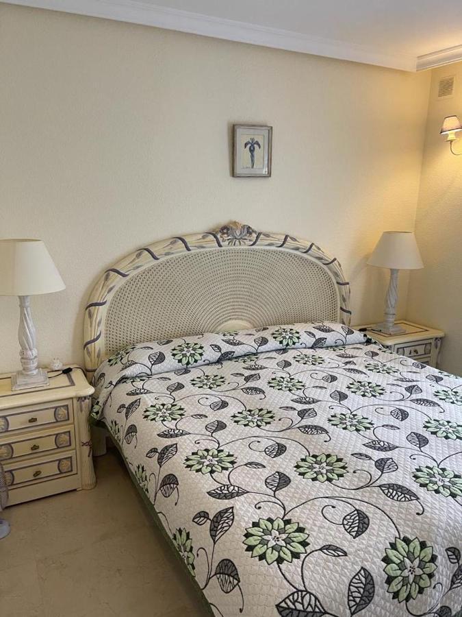 Dominion Apartments Естепона Екстериор снимка