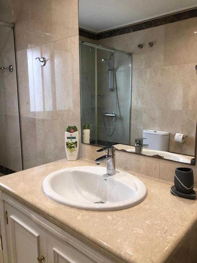 Dominion Apartments Естепона Екстериор снимка