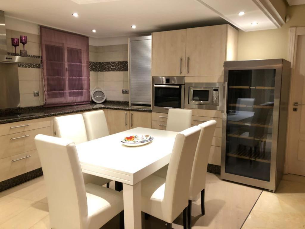 Dominion Apartments Естепона Екстериор снимка