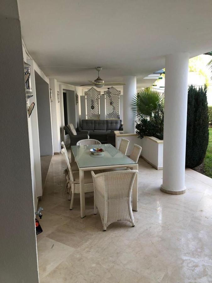 Dominion Apartments Естепона Екстериор снимка