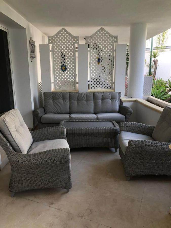 Dominion Apartments Естепона Екстериор снимка