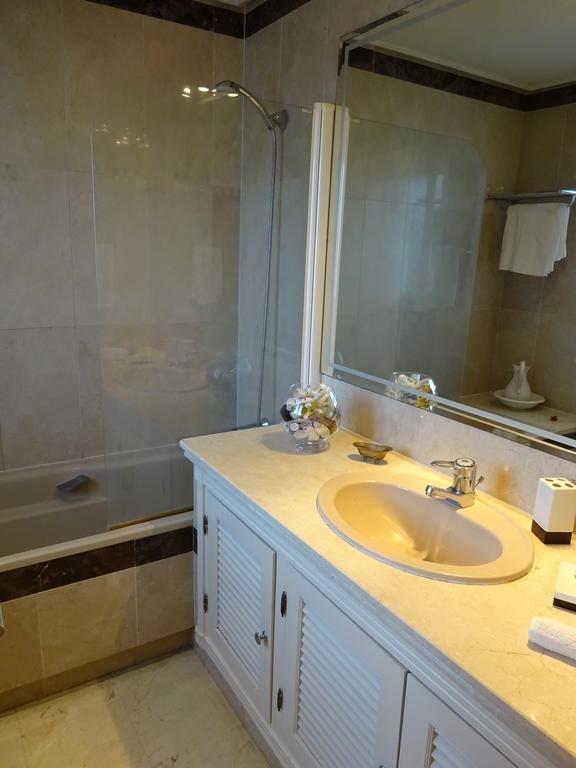 Dominion Apartments Естепона Екстериор снимка