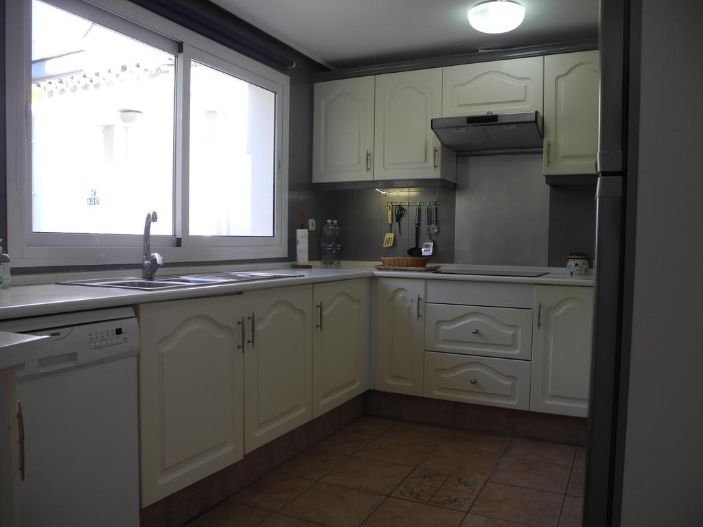 Dominion Apartments Естепона Екстериор снимка