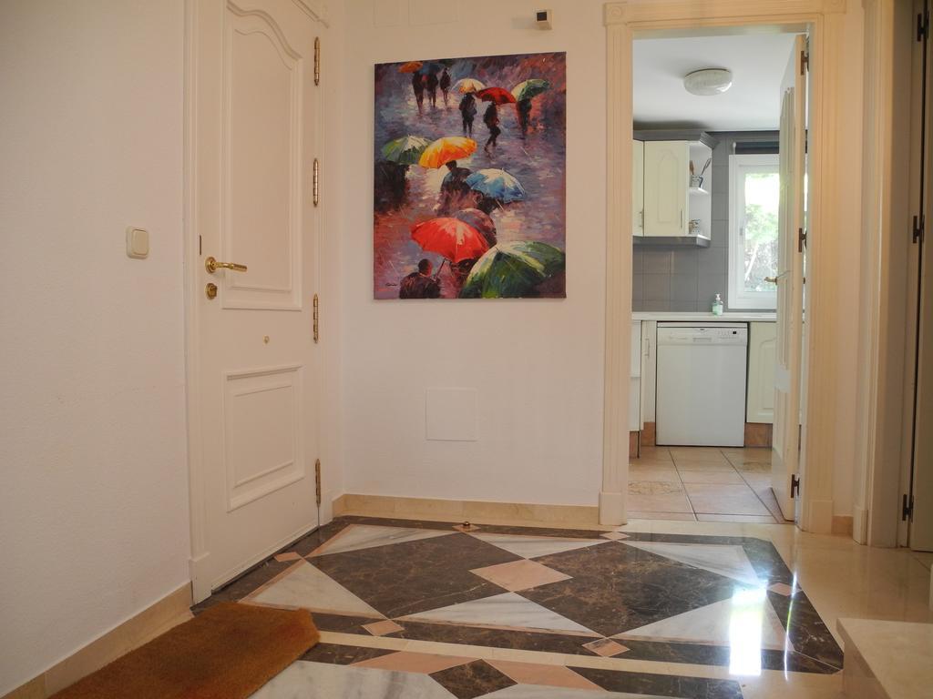 Dominion Apartments Естепона Екстериор снимка